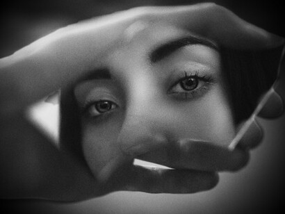 A pair of eyes reflected in a fragmented mirror, the journey of confronting one's inner truths, much like entering "The mirror room – the shadow" to gain deeper self-understanding