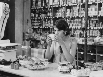 Scena del film tratto dal romanzo "La nuova storia di Mouchette" (1937) di Georges Bernanos, che aveva ripreso un personaggio di "Sotto il sole di Satana" (1926) (1926)