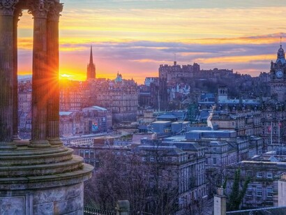 Bella, misteriosa y fascinante, a Edimburgo le sobran historias con las que camelar al visitante