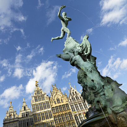 Antuérpia (Bélgica). Capital Europeia da Cultura de 1993. Estátua de Silvio Bravo
