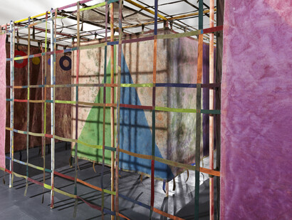 Alan Shields, detail of Maze, 1981 – 1982, Acrylic and thread on canvas, cotton belting, Velcro and aluminum pipe, 87 x 219 x 219 inches. Estate of the artist, courtesy Van Doren Waxter, New York