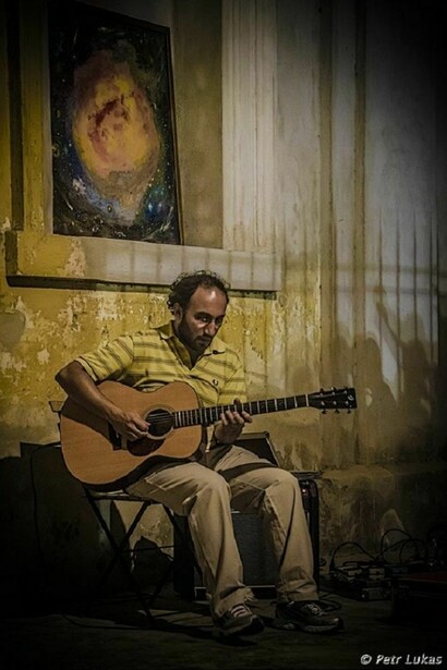 Filippo Cosentino si prepara a un concerto