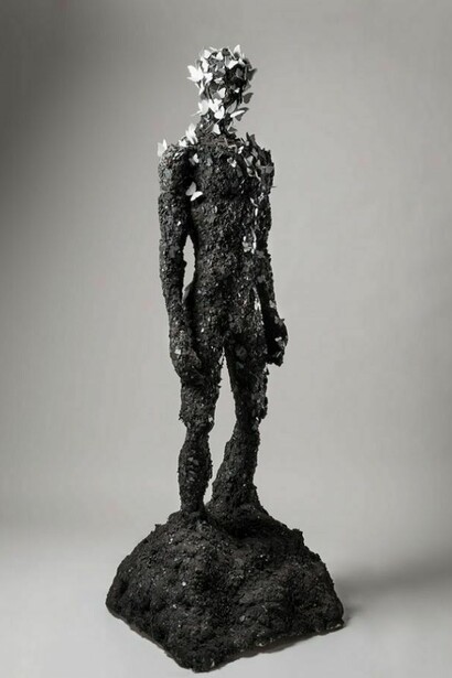 Senza titolo serie Skin, 2012, ferro saldato e polvere di ferro, 210 x 50 x 75cm