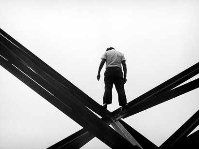 Enrique Metinides; Antonio, un suicida en la cúpula de El Toreo, Estado de México, el 25 de mayo de 1971