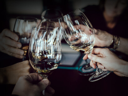 Vino rosado: esta bebida será el acompañante perfecto para las pastas, arroces, ensaladas, guisos de pescado, pato, mariscos e incluso carnes