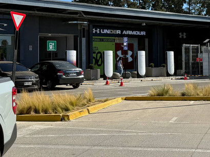 Estación de cargadores eléctricos en Curauma, Valparaíso, Chile