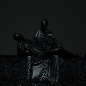 Mustafa Sabbagh, Untitled - serie: Onore al Nero, 2014,
Stampa fotografica lambda su dibond, 100 x 125 cm, ed. di 5 + 1 PA
© Mustafa Sabbagh