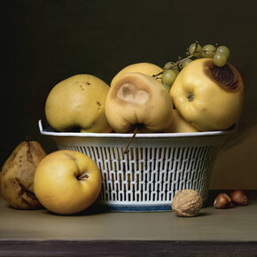 Sharon Core, Apples in a Porcelain Basket, 2007, Chromogenic print © Sharon Core, Courtesy of the Artist and Yancey Richardson