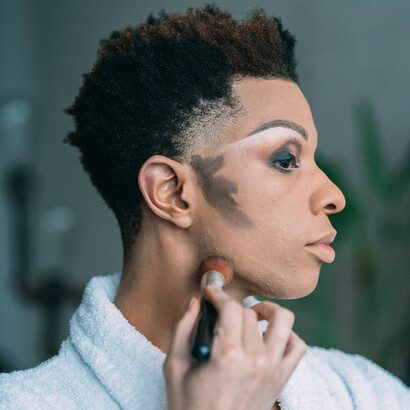 A arte drag transforma o artista de forma a transformá-lo completamente