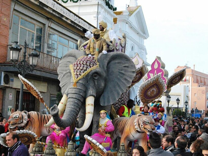 Baltasar y su paje, a lomos de un elefante