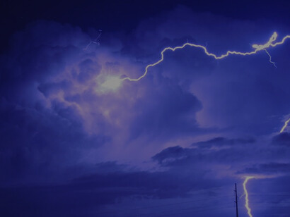 The mesmerizing beauty of lightning at night