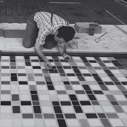 Gerhard Richter travaillant son œuvre 4096 Farben