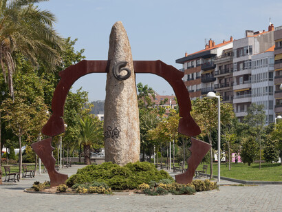 Emilio Mosquera Porto (escultor) El pueblo de Vilagarcía de Arousa a Miguel_Hernández, Galicia, España