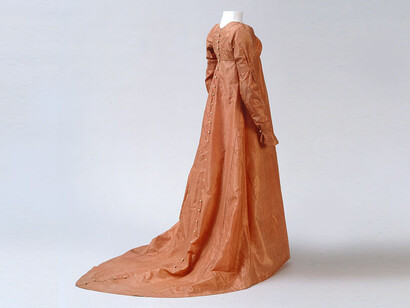 Festliches Kleid im „griechischen Schnitt“, um 1800, Courtesy of Germanisches Nationalmuseum