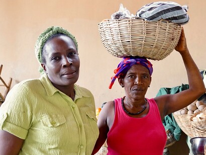 Le ONG e le organizzazioni internazionali lottano per proteggere i bambini, ma la mancanza di risorse e il contesto sociale complesso rendono difficile il loro intervento. Port-au-Prince, Haiti. Foto di @hsuggitt