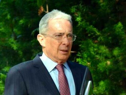 La sombra de Uribe es alargada