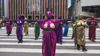 "Mamil(a)s" is the work that allows the comeback of Desvio Coletivo to urban areas after two years of inactivity due to the Covid-19 pandemic