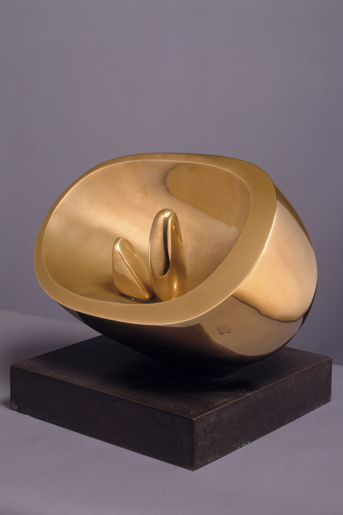 Barbara Hepworth, Oval with Two Forms, 1971. Polished bronze, Courtesy of Hepworth Estate