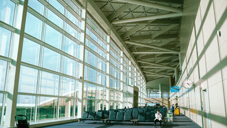 Aeropuertos vacíos, estampas jamás vistas