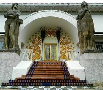 Joseph Maria Olbrich, Portal des Ernst-Ludwig-Hauses, Darmstadt, 2011. Fotografie.
