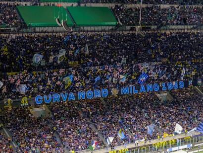 In Lombardia, la 'ndrangheta ha infiltrato alcune società calcistiche locali per ottenere una posizione di influenza economica e sociale, celandosi dietro attività apparentemente legittime