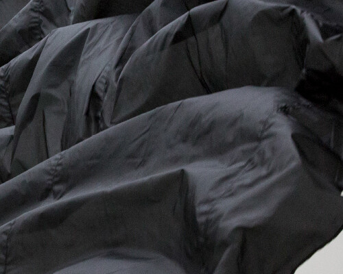 William Forsythe, Black Flags (detail), 2014
Readymade industrial robots, nylon flags, carbon fiber flagpoles, and steel plates
Dimensions variable © William Forsythe. Photo by David Brandt