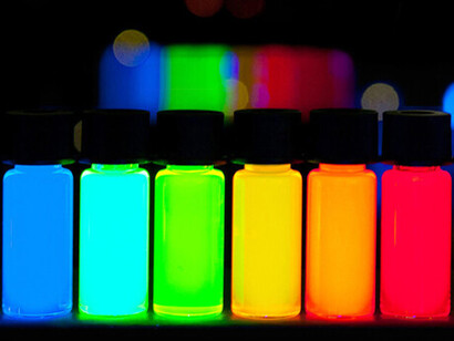 PlasmaChem fabrica actualmente a gran escala puntos cuánticos con colores vivos que van del violeta al rojo intenso. La imagen HD puede utilizarse como fondo en monitores, televisores y otros dispositivos.Berlin, Alemania