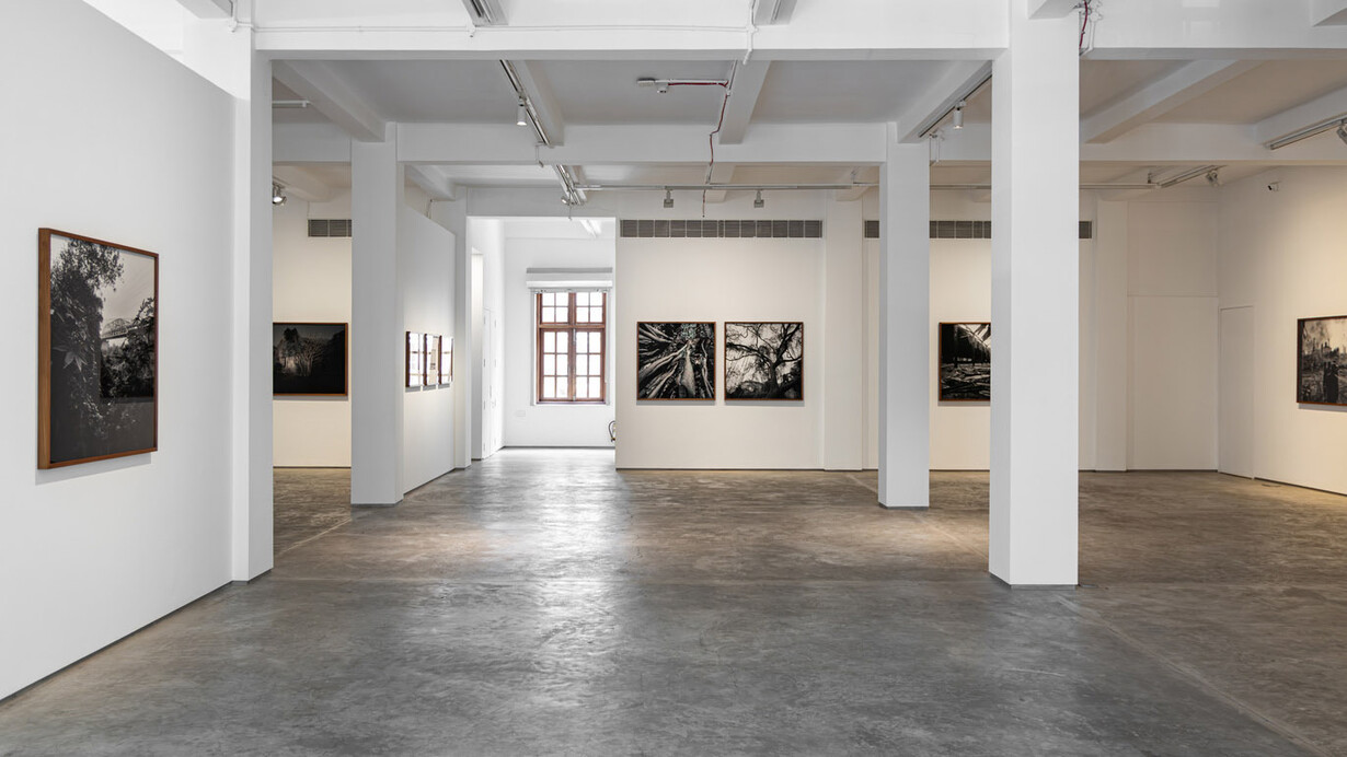 Sunhil Sippy, Eastward: explorations along Mumbai’s eastern seaboard, exhibition view. Courtesy of Galerie Mirchandani + Steinruecke