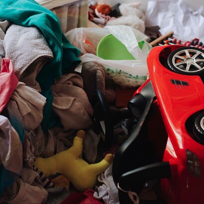 Stanza in disordine: "Qualcuno degli oggetti che ti circondano possono scaldarti il cuore allo stesso modo?"