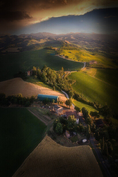 Campagna. La campagna intorno alla cava vedeva continuamente una vegetazione più verde, sana, con i contadini e gli imprenditori agricoli che notavano una maggiore salubrità delle piante e dei prodotti agricoli