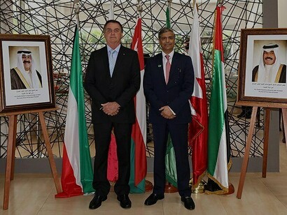 Presidente da República, Jair Bolsonaro recebe os cumprimentos do Embaixador do Kuwait no Brasil, Nasser Riden T. Almotairi; Brasília, Brasil