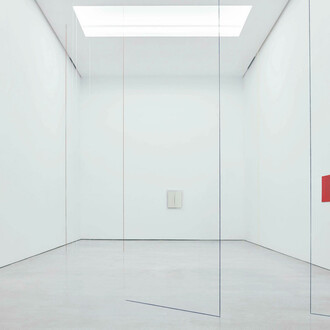 Lucio Fontana y Fred Sandback., Galería Cayón, Madrid, 2017. ©Joaquín Cortés y Román Lores