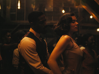 En Sinners, Ryan Coogler convierte el terror en un vehículo para abordar la memoria histórica, la violencia y las heridas sociales que persisten en el presente
