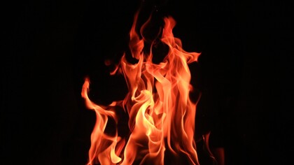 Fuoco. Il fuoco è una forza indomabile, riluttante ai compromessi e a ogni tentativo di equilibrio