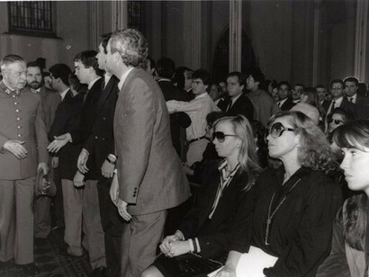 Pinochet, a la izquierda, en el funeral de Jaime Guzmán (1991)