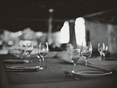 Alrededor de una mesa se unieron comunidades, se crearon relatos, se fundó la civilización