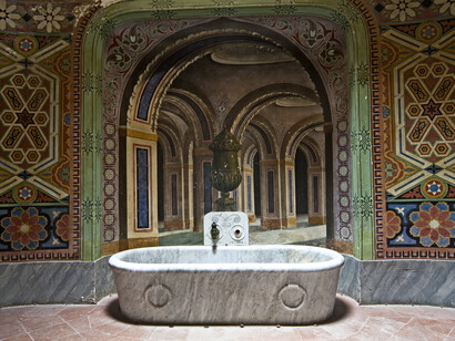 Castello di Sammezzano, vasca in pietra