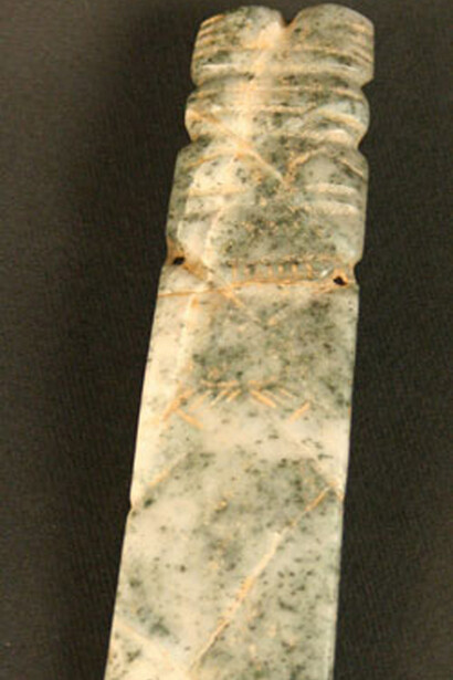 Pendiente antropomorfo

Materiales: Piedra

Clásico. 700- 900 d.C.

Medidas: 193 mm de largo