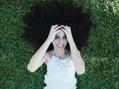 Pero el mundo está lleno de millones y millones de mujeres anónimas que encaran su futuro sin miedo