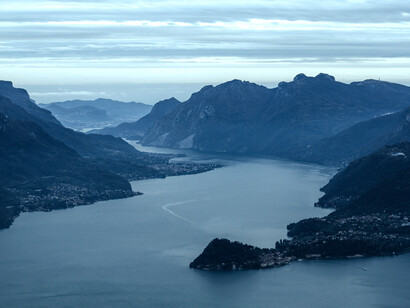 Leggere un libro è fare un viaggio. L’Odissea racconta il lungo viaggio di Ulisse, della sua voglia di conoscere e di vivere, di tornare alla sua Itaca. Lago di Como, Italia