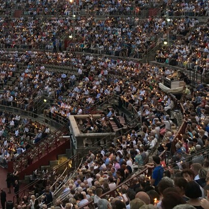 Alla conclusione dell’esibizione, un breve scambio di sguardi lasciò trapelare un turbamento difficile da spiegare