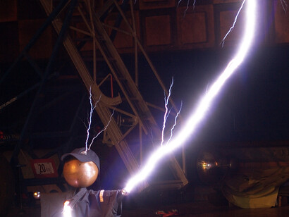 Wirelessly transmit energy for enhanced connectivity and sustainability