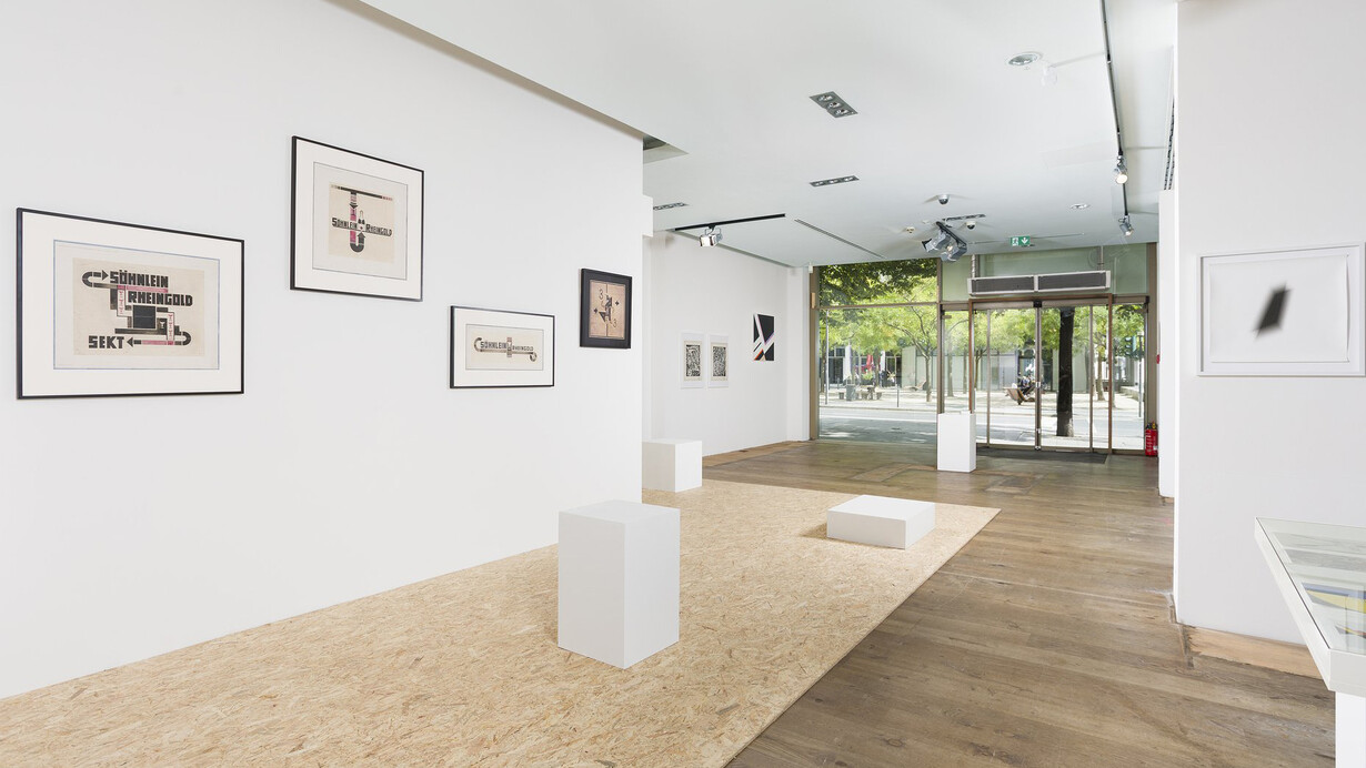 Various artists, The “schmelz” and the new Frankfurt, exhibition view. Courtesy of Edition & Galerie Hoffmann