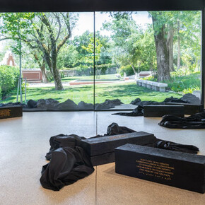 Grada Kilomba, O fundo do mundo (The bottom of the Earth), exhibition view. Courtesy of Albuquerque Foundation