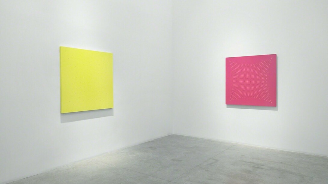 Tess Jaray, Exhibition view. Courtesy of albertz benda