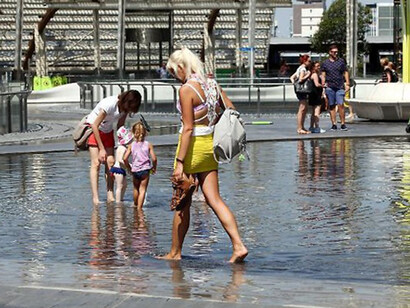 Turisti in città d'estate