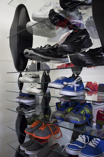 Patrick Jackson, Shelving Unit, 2015, Glass, shoes, plastic, 36 x 67 ½ x 36 in. Courtesy Galerie GP & N Vallois, Paris