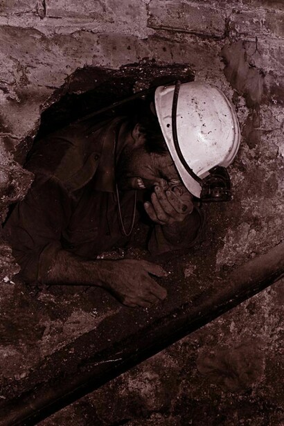 Kerry Trengove emerging from The ACME Gallery basement. An Eight Day Passage. The ACME Gallery (1977)