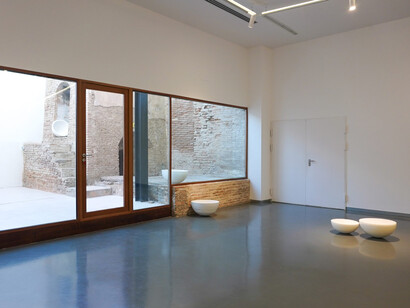 Mercedes Pimiento, Armazón y envoltura, vista de exhibición. Cortesía de la Galería Alarcón Criado