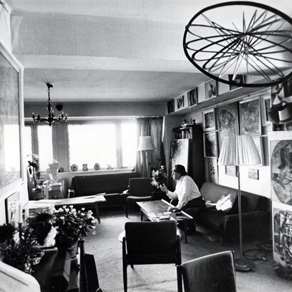 George Costakis in his apartment. photo Igor Palmin, © State Museum of Contemporary Art-Costakis collection / Thessaloniki